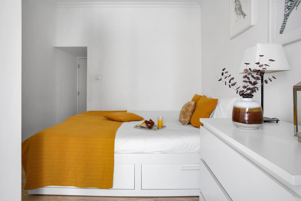 Modern 2 Bedroom Apartment In Estrela With Outside Terrace! Amazing For Families, Couples, Friends ลิสบอน ภายนอก รูปภาพ