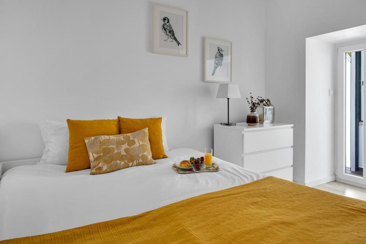 Modern 2 Bedroom Apartment In Estrela With Outside Terrace! Amazing For Families, Couples, Friends ลิสบอน ภายนอก รูปภาพ