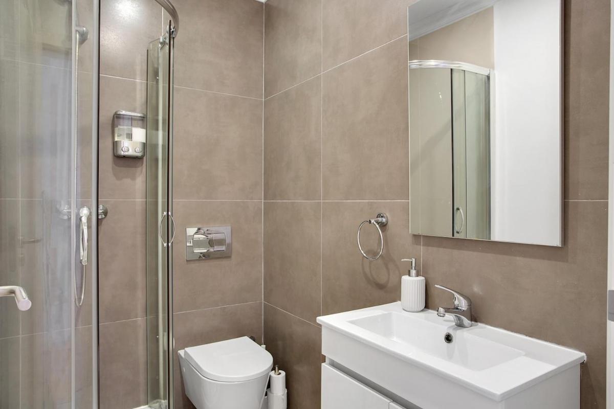 Modern 2 Bedroom Apartment In Estrela With Outside Terrace! Amazing For Families, Couples, Friends ลิสบอน ภายนอก รูปภาพ