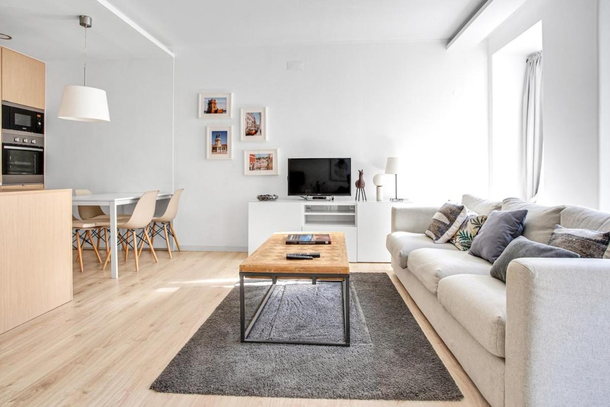 Modern 2 Bedroom Apartment In Estrela With Outside Terrace! Amazing For Families, Couples, Friends ลิสบอน ภายนอก รูปภาพ